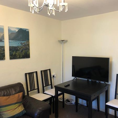 Lovely One-Bed Apartment To Rent In Londra Esterno foto