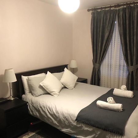 Lovely One-Bed Apartment To Rent In Londra Esterno foto