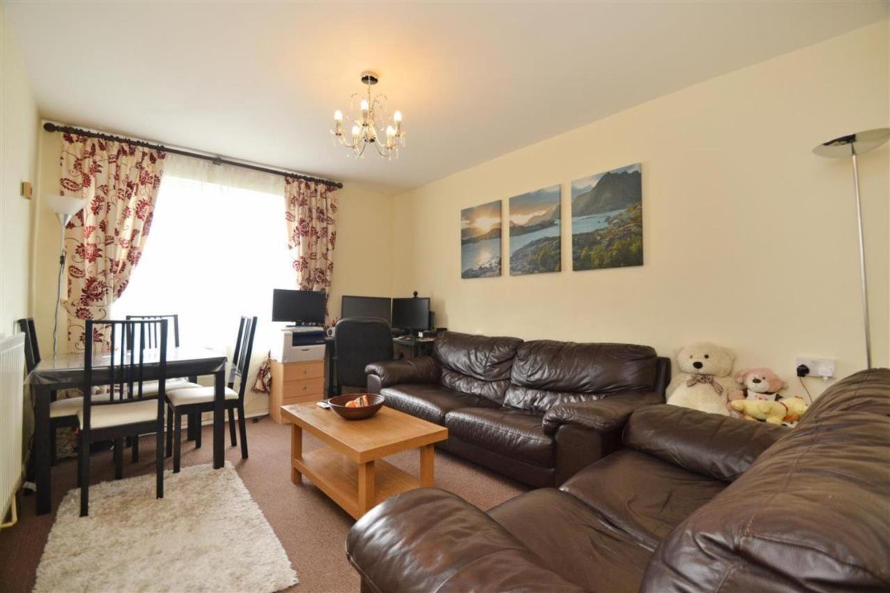Lovely One-Bed Apartment To Rent In Londra Esterno foto