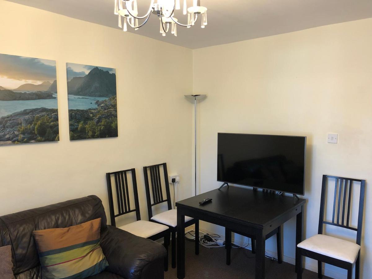 Lovely One-Bed Apartment To Rent In Londra Esterno foto